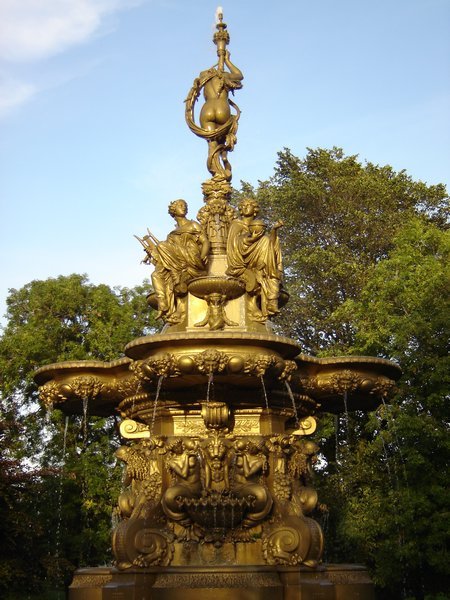Fountain with a bum