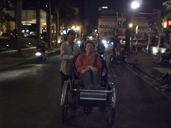 Frances in cyclo in HCMC