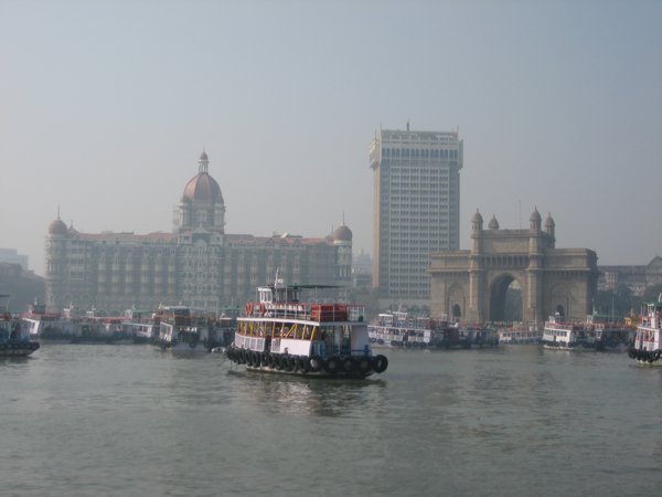 Boat back to Gateway to India
