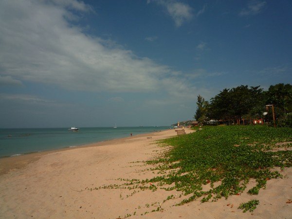 Khlong Nin Beach, Lanta looking right from hotel