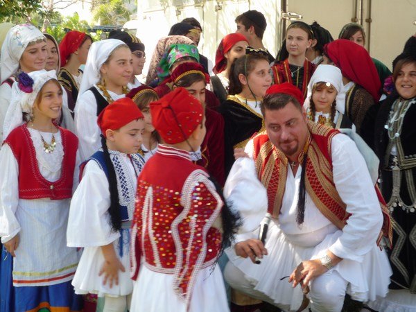 Traditional costumes at the Greek Glenti | Photo