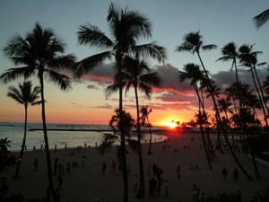 Everyone turns out at sundown, Waikiki