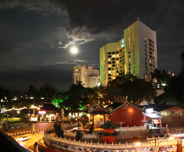 Rooftop view on a full moon in Kuching