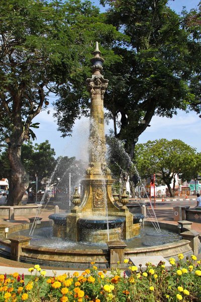 Fountain in front of "Stadthuys" - Melaka