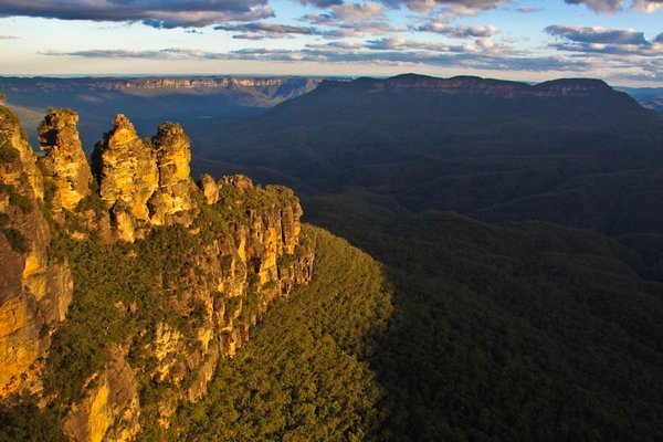 The Blue mountains and the Three Sisters @sunset