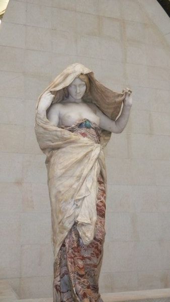 Statue inside the Orsay.