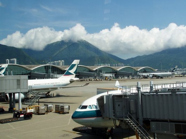 Cathey Pacific planes at the gate at Hong Kong
