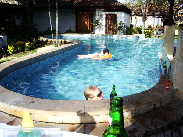 Swimming pool with swimup bar!!