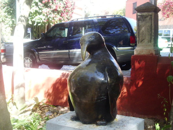 El Pinguino/The Penguin