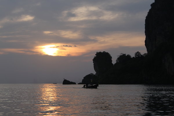 Sunset in Hat Ton Sai Bay