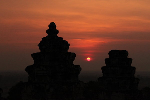 Phnom Bakheng at sunset