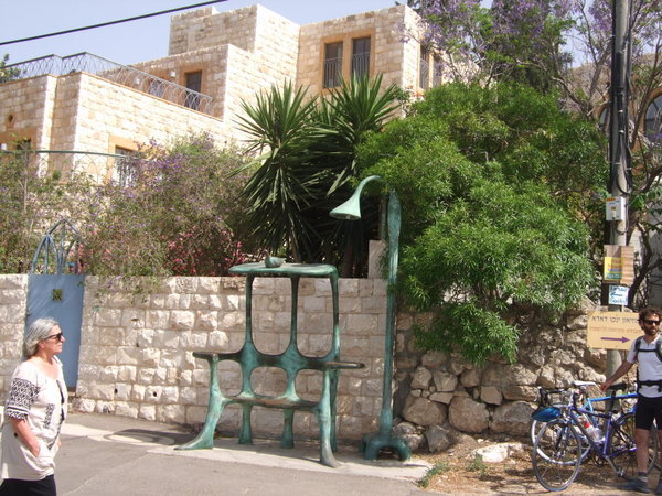 Arty bench in En-Hod