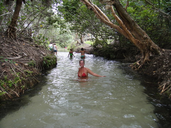 Plantschen im Creek / Swimming in the creek