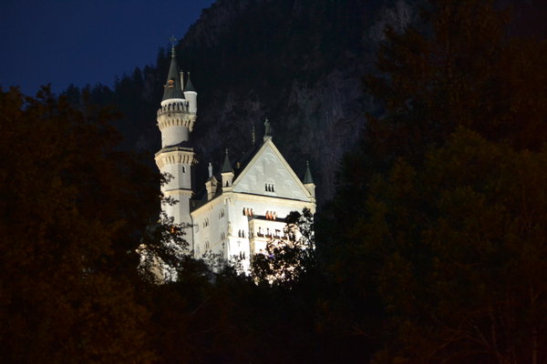 Le château éclairé la nuit