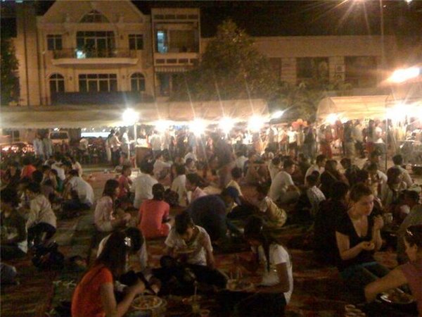 Phnom Penh night food market