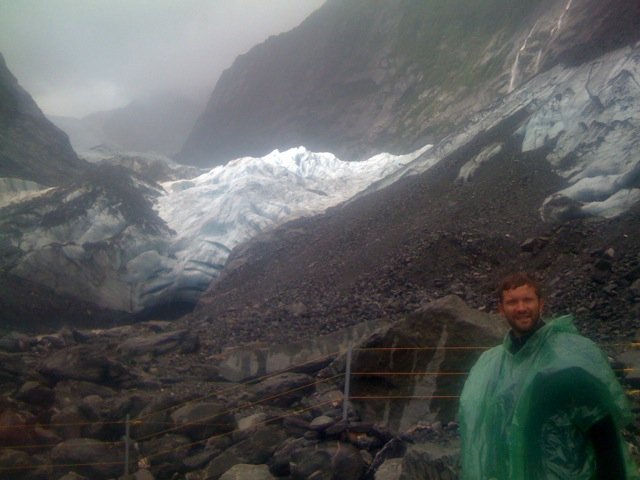 Wet Lewi in front of the Franz Joseph Glacier