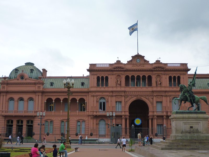 The pink palace in Plaza de Mayo