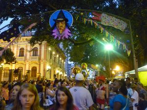 Carnaval hits Floripa streets