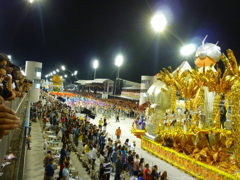 The length of the Sambadromo full of performers