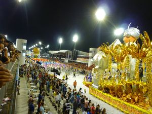 The length of the Sambadromo full of performers