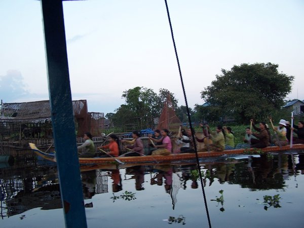 Kamphong Phluk Boat Racers
