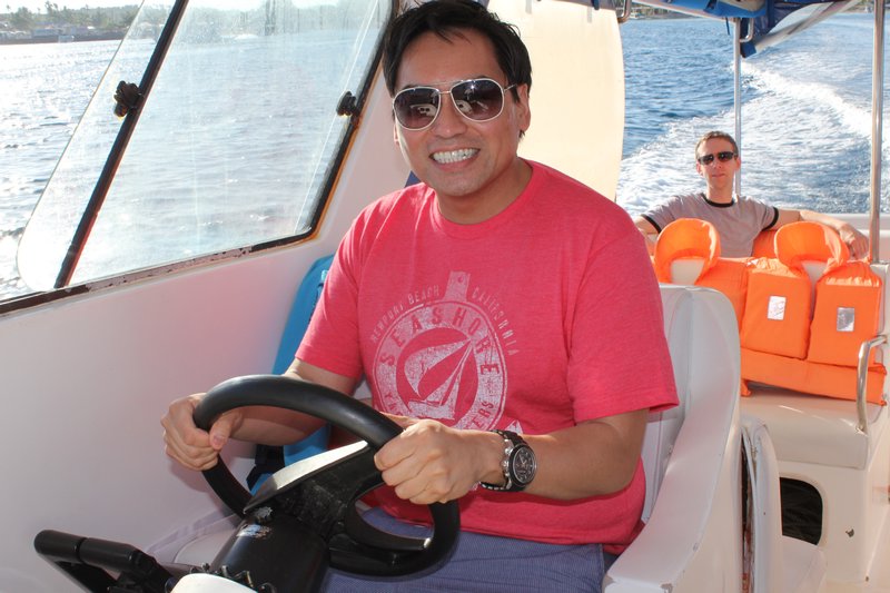 Driving the motor boat to Boracay