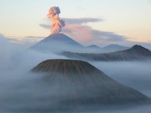 3478753-Indonesia-has-the-most-active-volcanoes-in-the-world-3