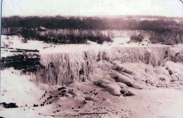 niagara-falls-frozen-over-bottom-and-top1