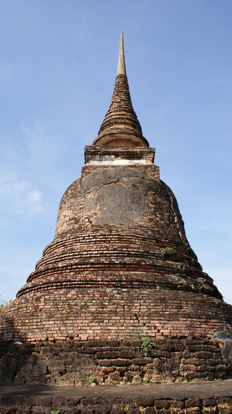 Sri Lankan style bell shaped Chedi, Wat Trapang Tong.