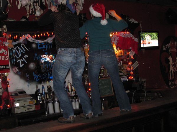 Coyote Ugly Bar dance | Photo