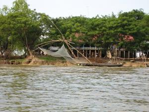 Kalaverkkoja lahella Chau Docia