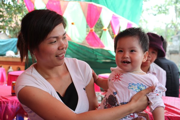 Thinh's wife + baby