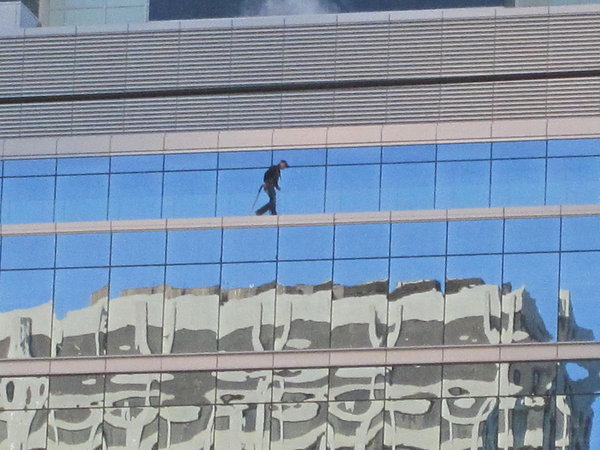Man walking on high rise, Cool!