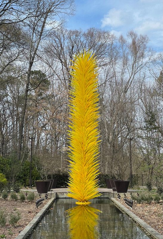 Dale Chihuly glass art exhibit at the botanical gardens