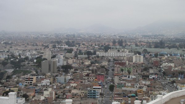 Lima on valtava kaupunki