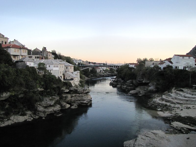 Neretva jokea Mostarissa