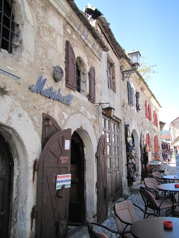 Mostar, kroattien puoli vanhasta kaupungista