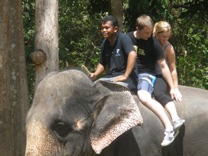 Skye & Danny on an elephant 03