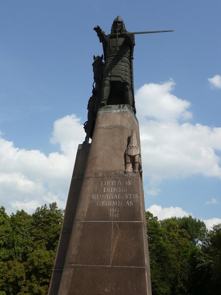 Old Town -Gediminas statue