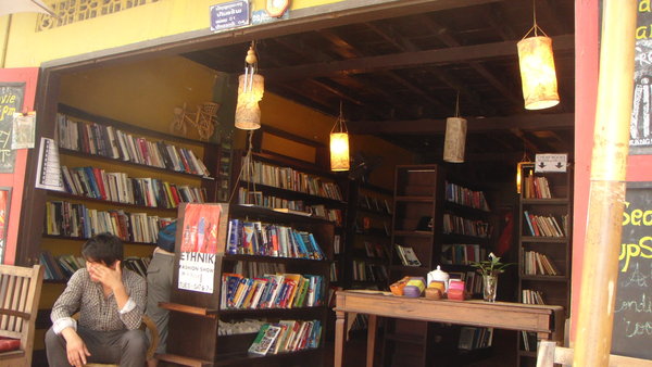 Travellers book shop