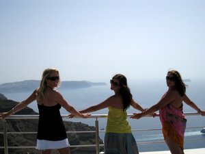With Rubina & Lena, on our way to Oia, Santorini... wow!