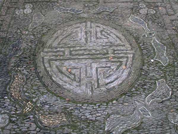 medallion in a courtyard at Dongshan