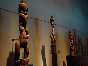 Maori carvings at Te Papa