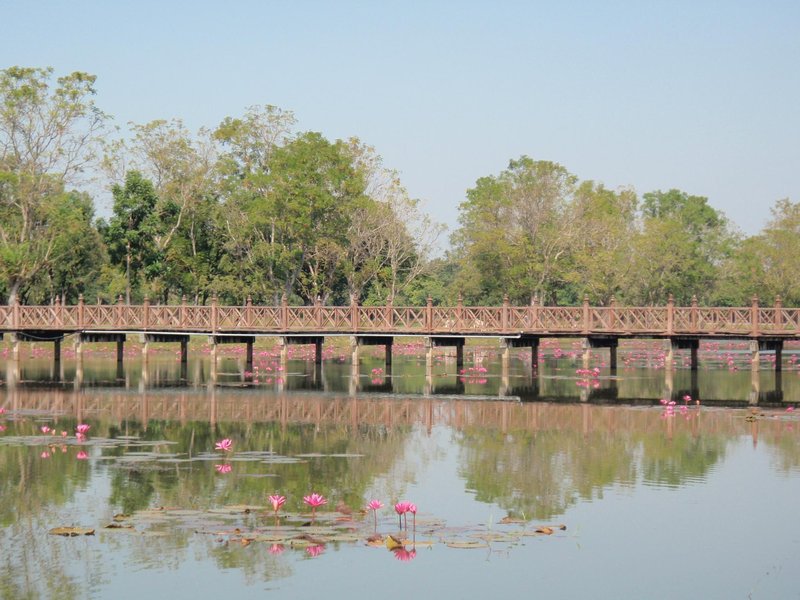 Sukhothai 9 die Brücke am Fluß