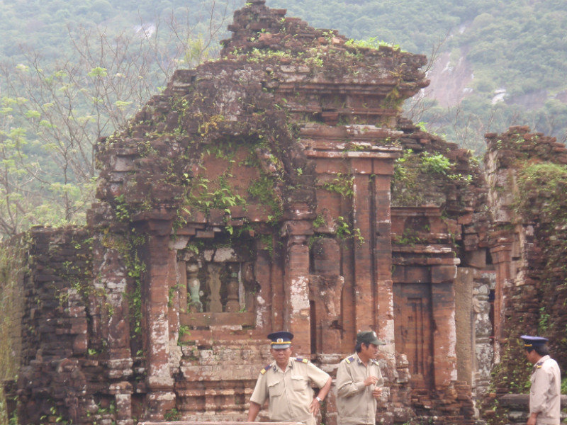 Ruinen im Hintergrund