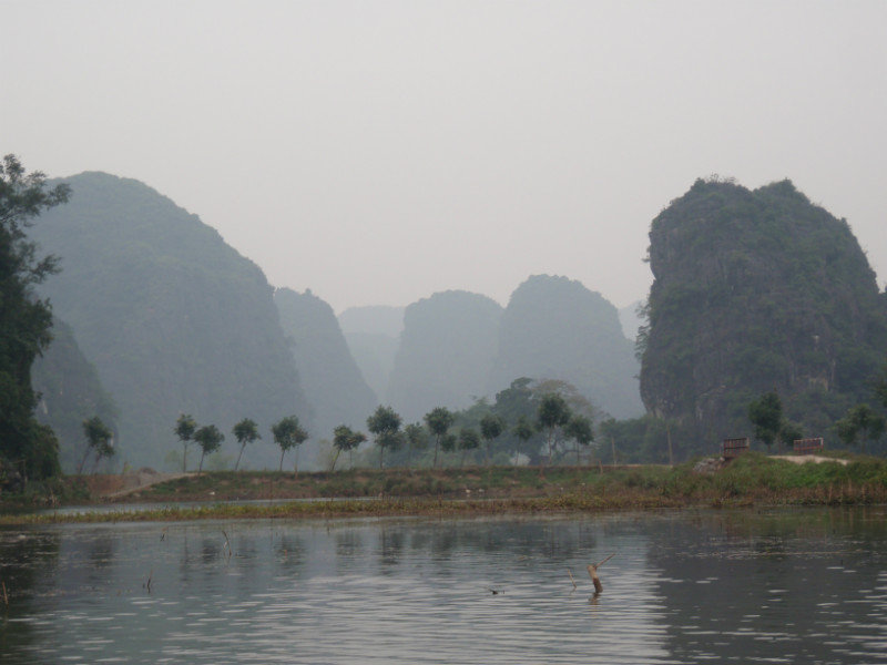 trockene Ha Long Bucht in der Nähe von Ninh Binh