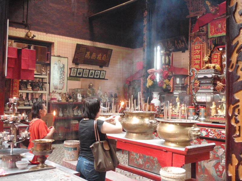 Räucherstäbchen im Chan She Yuen Tempel