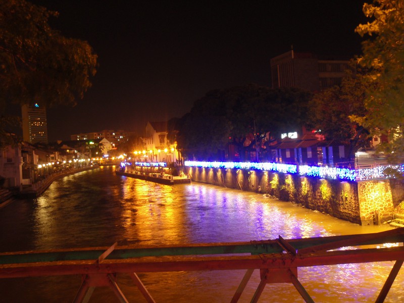 Kanal bei Nacht