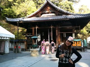Jaz, kimonos and a temple