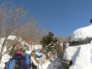 Hiking up Sonjaryeong mountain